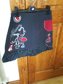 Ladies Black skirt Size XS Puff ball hem