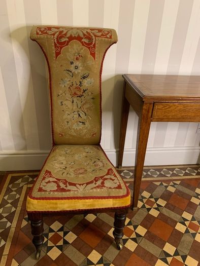 Victorian rosewood prie dieu or prayer nursing chair with original needlepoint upholstery.