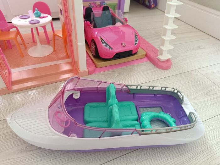 barbie house + dolls + accessories
