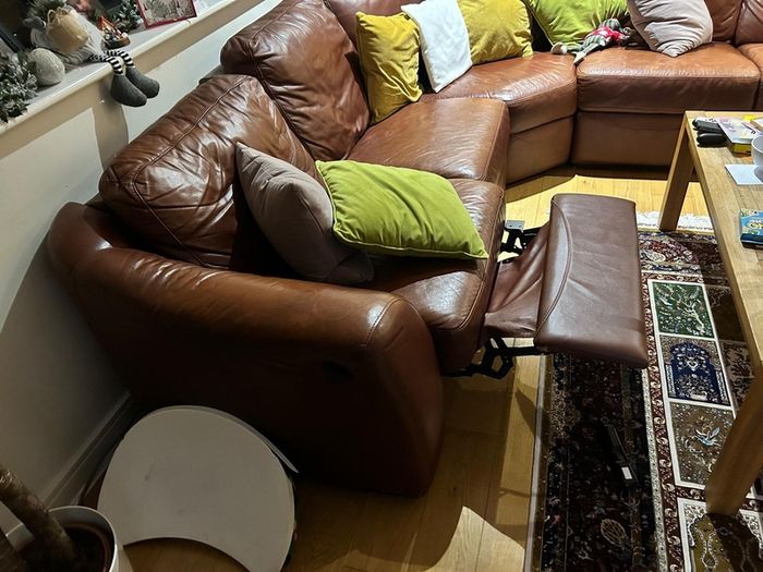 Electric reclining couch