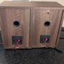 Bookshelf speakers walnut finish Image 2