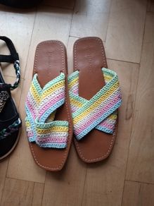 Sandles