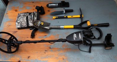 Garret AT Pro International Metal Detector & Garret Pro Pinpointer II