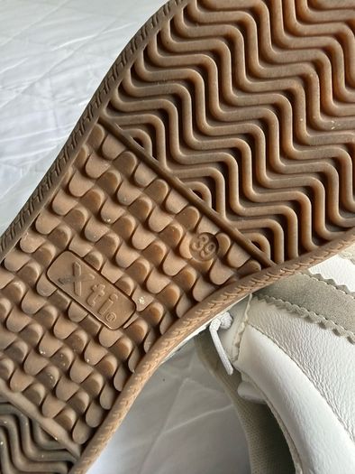 XTI white woman's trainers size UK6/EU39 excellent condition