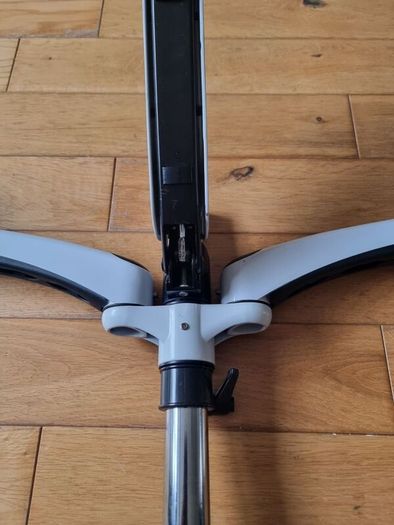 Triple monitor arm
