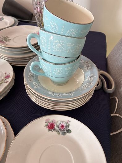 Selection of teacups, saucers & side plates