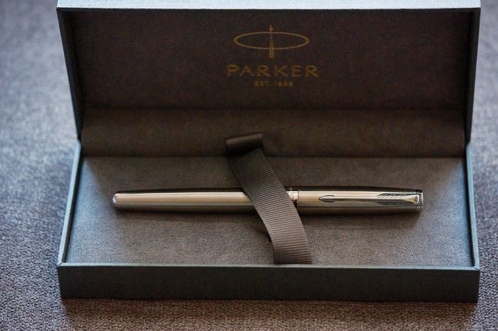 Brand New 18K Gold F Nib Parker Sonnet Brushed Stainless Steel Fountain Pen + Spare M Nib
