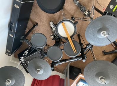 Yamaha DTX502 electronic drum set plus extras