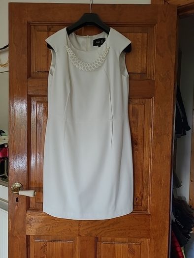 Ladies Cream sleeveless dress Fee G Size 14