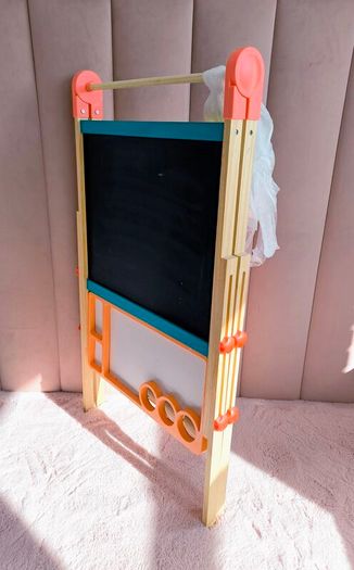 Easel. 3 on 1 Kids Easel