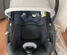 Maxi Cosi Coral infant car seat with isofix base
