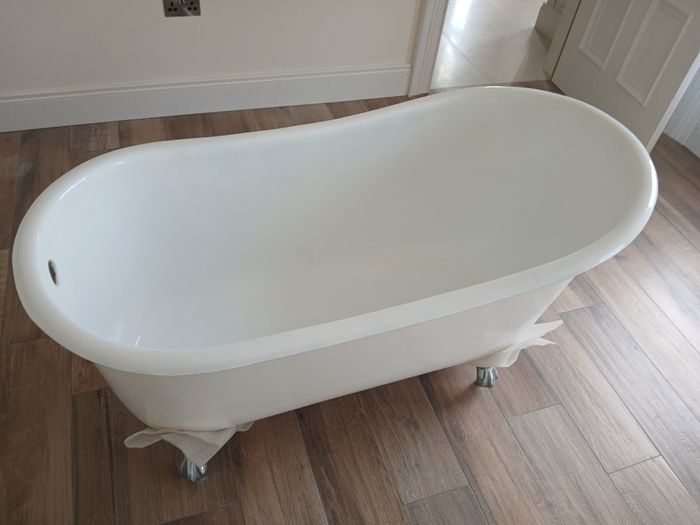 Cast iron bath. New