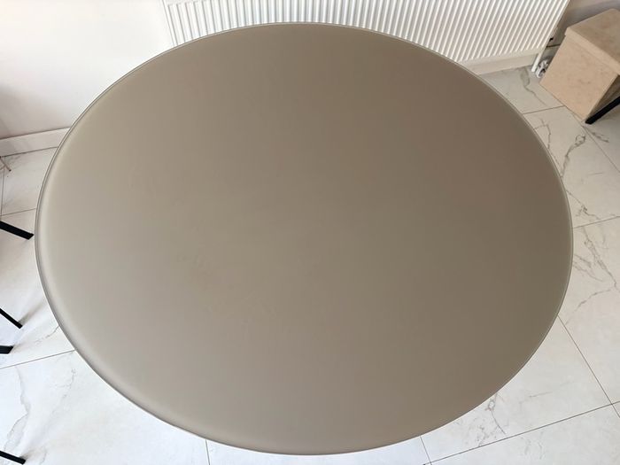 Dining Table round