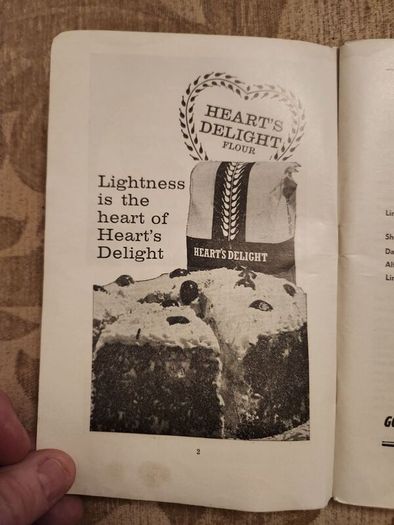 The Irish Countrywoman Official Year Book 1963-1964. Bantrace Na Tuata. Paperback In Good Condition.