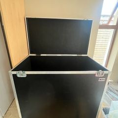 Xtra large robust storage box  with lockable wheels and lock latches