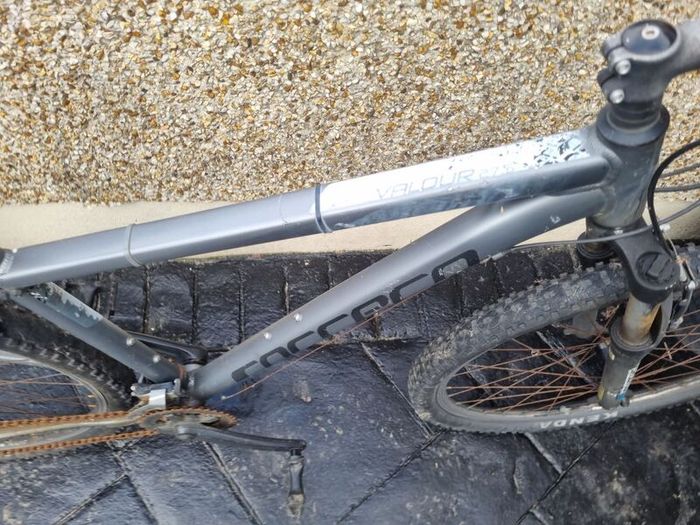 bike carrrera needs fixing