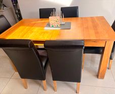 Solid oak dining table & 6 chairs reducing price as i need it gone ASAP