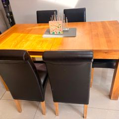 Solid oak dining table & 6 chairs reducing price as i need it gone ASAP