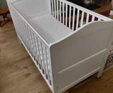 Cot bed