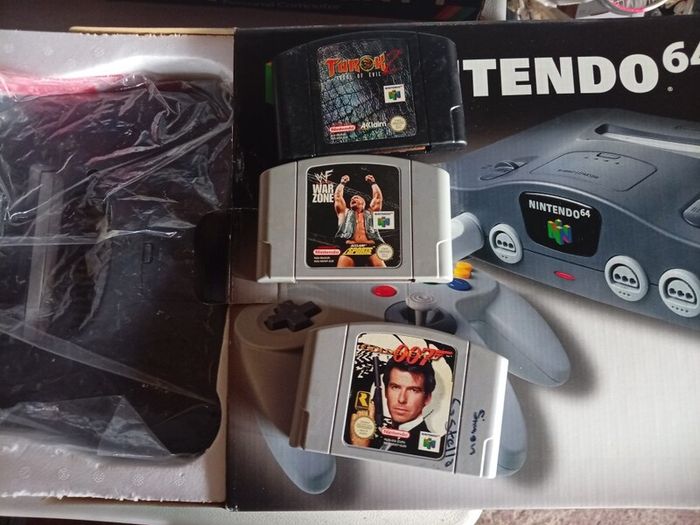 Nintendo 64 boxed with games