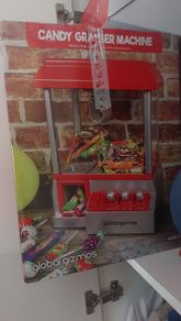 Candy grabber machine