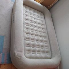Kids air bed