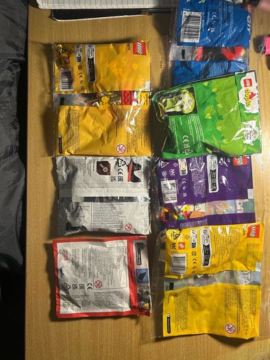7 Lego polybags