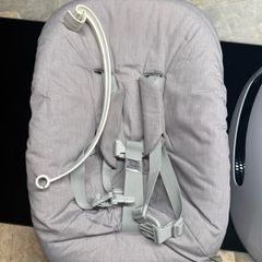 stokke newborn seat with toy hanger