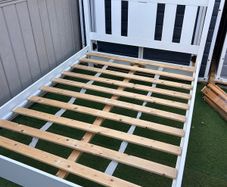 Stunning White Very Sturdy 4Ft 6 Double Bed Frame - Can zdelibdf