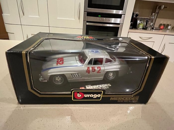 Mercedes 300 SL Gullwing 1/18 Burago