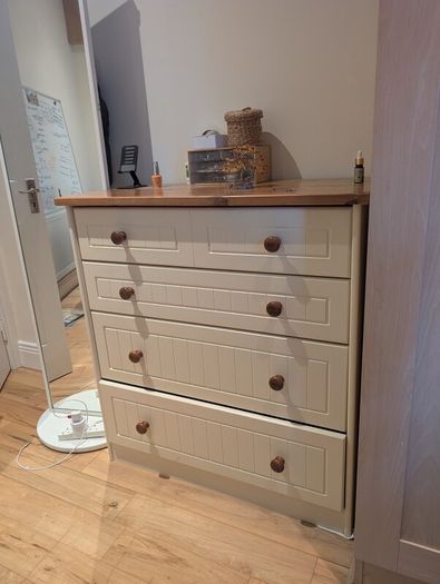 chested 4 drawer with 2 bed side table