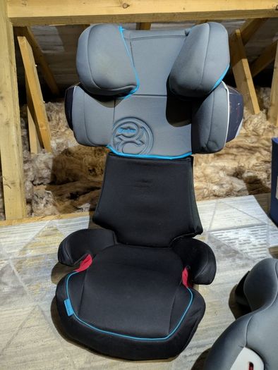 2/3 car seat with a base