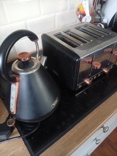 kettle and toaster