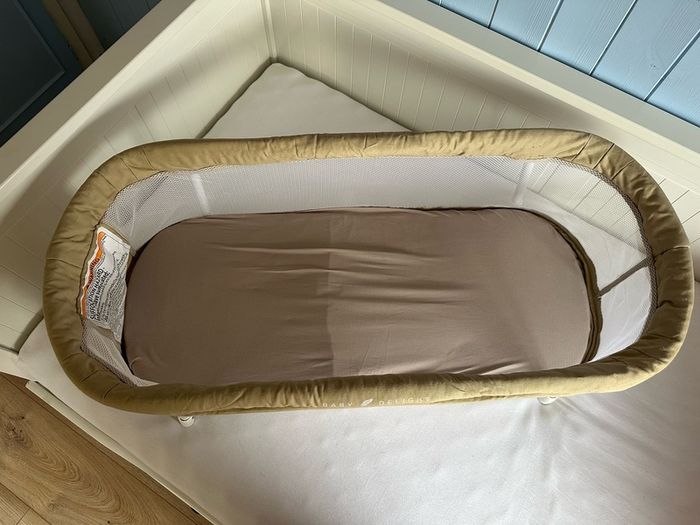 Portable/Travel bassinet cot