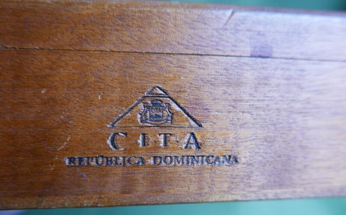Vintage  La Fama Cigar Box, LF Cigar Box, Wooden Box, Vintage Cigar Box.