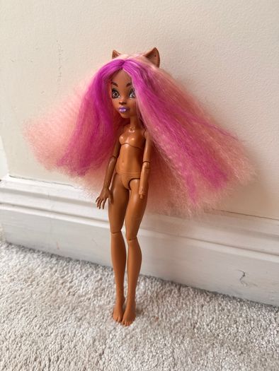 Mattel G3 Monster High Skulltimate Secrets Wave 1 Clawdeen Wolf Doll ONE hand Is Missing Used Please see photos