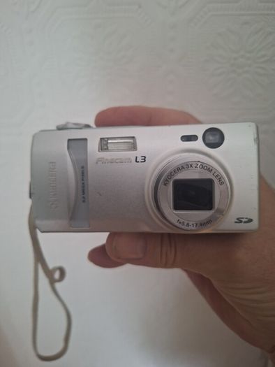 kyocera finecam l3 digital camera with batteries + 2gb card