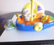 V Tech Pull/Play Musical Bath Boat