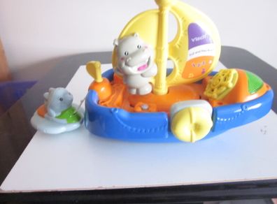 V Tech Pull/Play Musical Bath Boat