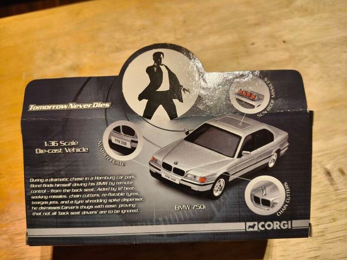 Corgi 1:36 007 James bond BMW 750i Tomorrow Never Dies