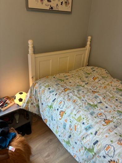 Small Double bed 4 ft
