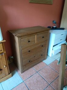 chest of drawers