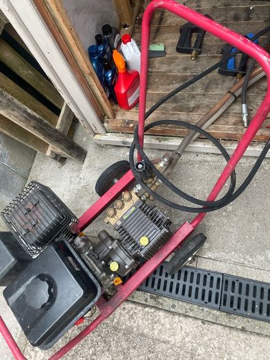 W112 Pressure washer