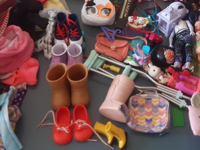 Collection of dolls,clothes and accessories