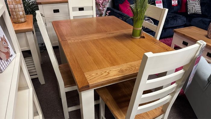 Oak Extending Dining Table Brand New