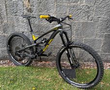 YT Capra Carbon