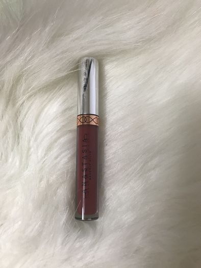 Anastasia Beverly Hills matte liquid lipstick in IN BETWEEN