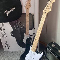 Squier by Fender Sonic Stratocaster Beginner Electric Guitar Pack, Black
