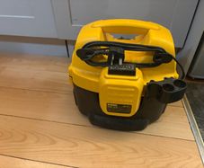 DeWalt DC500 corded and cordless Vacuum Cleaner