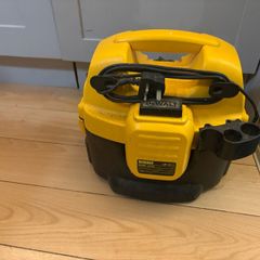 DeWalt DC500 corded and cordless Vacuum Cleaner